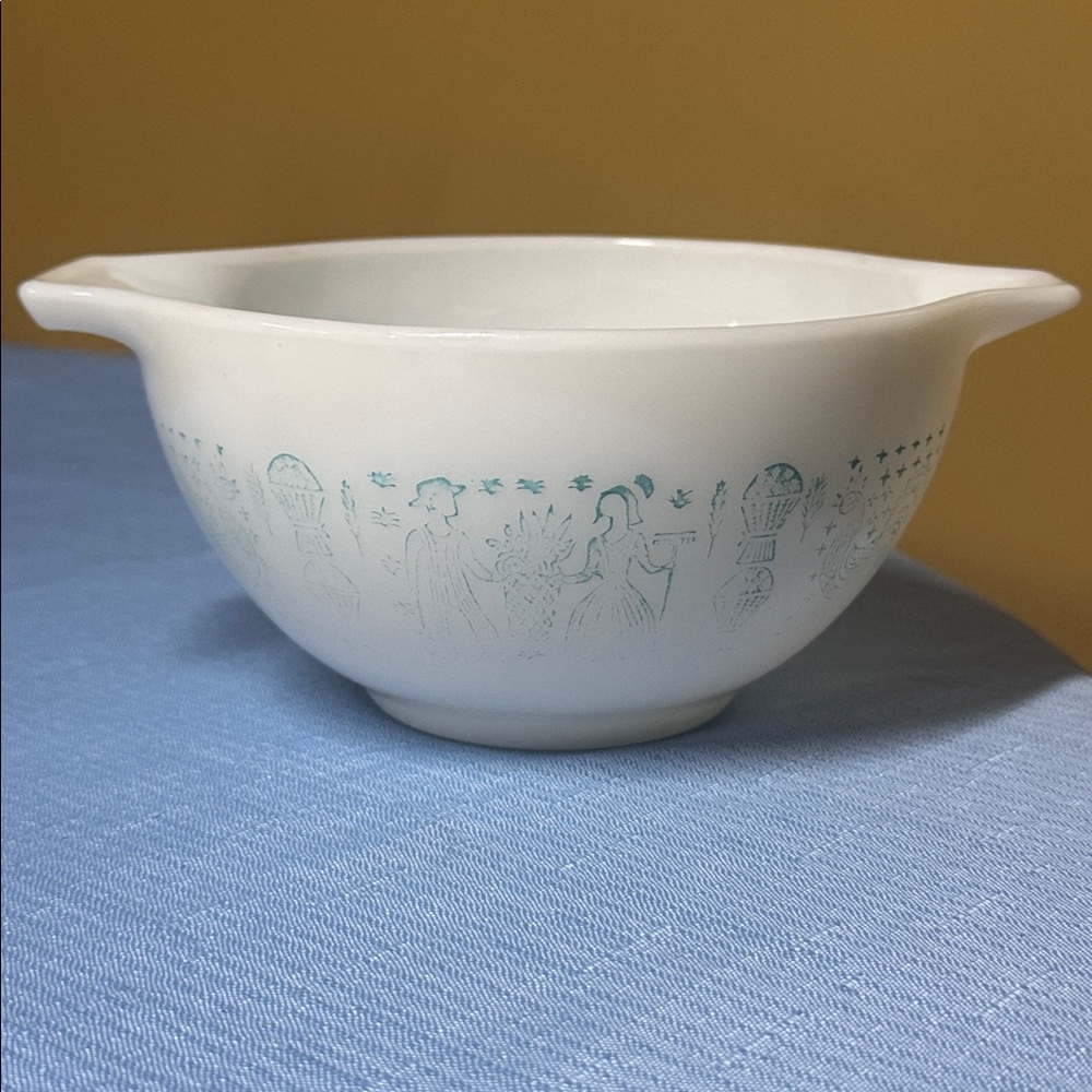 Pyrex butterprint 441 Cinderella mixing bowl 1 1/2 pt